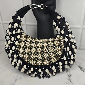 กระเป๋าคลัทช์ปักลายสีดำทำมือสำหรับผู้หญิง ประดับมุก เหมาะสำหรับงานแต่งงาน งานปาร์ตี้ และงานเฉลิมฉลอง จากอินเดีย - Product Image 1