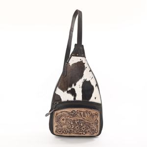 Sac à bandoulière en cuir de vachette, style western cowboy, avec patchs gravés à la main - Product Image 1