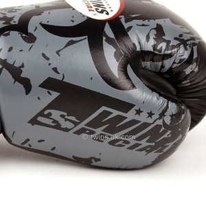 นวมชกมวยรุ่นล่าสุด สีดำและสีเทา หนังวัวแท้ 100% สำหรับฝึกซ้อม MMA มวยไทย ยี่ห้อ Twins - Product Image 5