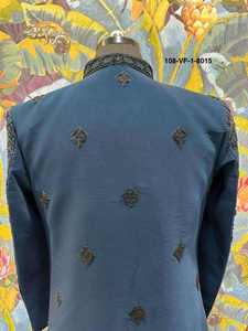 Sherwani de luxe bleu marine pour homme, style indo-occidental, avec broderie géométrique noire texturée, pour marié royal ou prince - Product Image 6