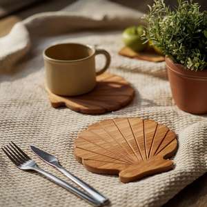 Posavasos de madera con forma de concha marina, perfecto para la decoración de mesas de comedor tropicales y como base para perfumes o velas. - Product Image 5
