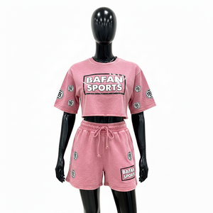 Conjunto de Top Corto y Pantalones Cortos para Mujer, Algodón Premium GSM, Felpa de Poliéster, Estampado Rosa, Logotipo Personalizado, 100% Algodón - Product Image 1