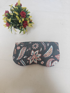 Printed Quilted <b>Sunglasses</b> <b>Case</b> with Striped Handles Soft Fashionable Eyewear Pouch Rectangle <b>for</b> Women - Product Image 4