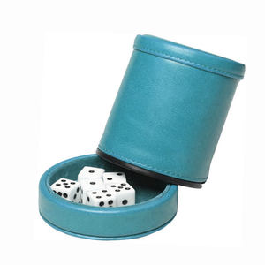 Vente en gros usine : Ensemble de gobelets à dés de jeu en cuir, personnalisables (logo et couleur), avec gobelet agitateur et 5 dés à points - Product Image 2