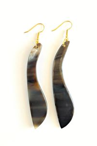 Boucles d'oreilles traditionnelles faites à la main en corne, bijoux ethniques élégants, boucles d'oreilles tendance pour filles, style haut de gamme - Product Image 1