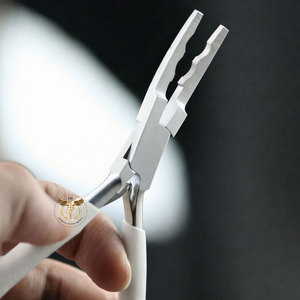 Pince classique professionnelle en acier inoxydable à maintien robuste pour extensions capillaires, outil de pose et de retrait de micro-anneaux et de nano-perles - Product Image 4