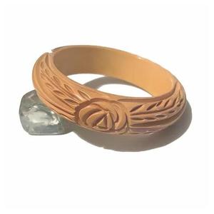 Joyería de Moda Hecha a Mano con Resina, Pulseras y Brazaletes Tallados con Diseño de Lujo de Fabricante Indio a Precio de Mayoreo - Product Image 6