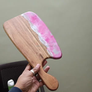 Planche à découper en bois et résine époxy artisanale, poignée ergonomique, passe au lave-vaisselle, épaisseur 2,0 cm – Plateau de service élégant pour la cuisine - Product Image 3