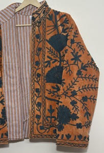 Veste en velours brodée à la main Maaunique Vintage Suzani pour femmes, motif floral automne/hiver, veste bomber en coton entièrement respirante - Product Image 4