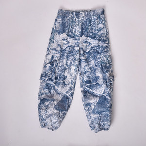 Pantalon cargo ample pour femme, imprimé feuilles bleues et blanches, taille élastique, en coton respirant, coupe décontractée - Product Image 1