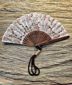 Abanico Plegable de Madera Artesanal Khadim, Diseño Floral Tallado y Pintado, Arte Moderno Coleccionable, Regalo de Boda, Decoración KH-7938 - Product Image 1