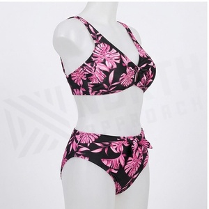 Ensemble de yoga 2 pièces imprimé papillon bleu avec finition dorée, body à col en V profond et jupe portefeuille longueur genou - Product Image 3