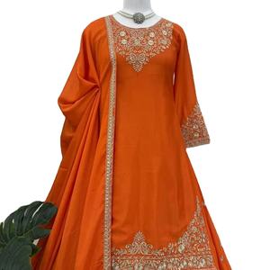 Diseñado como un lujoso Salwar kameez bordado semicosido personalizable en catálogos para colecciones Eid, Navratri - Product Image 1