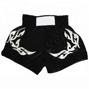 Pantalones Cortos de Muay Thai Negros Unisex con Estampado de Llama Blanca, Corte Holgado, Ropa de Artes Marciales para Adultos, Tela Elástica - Product Image 1