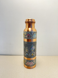 Botella de Agua Ecológica de Cobre Puro Cepillado Premium con Diseño Floral Meenakari Plateado, 100% Hermética, Ayurvédica, para el Hogar - Product Image 6