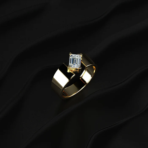 Anillo de Diamantes con Corte Esmeralda de 1.0 Quilates, Anillo Asimétrico con Banda en Forma de Cigarro, Anillo de Diamantes de Ajuste Cómodo, Banda de Diamantes de Oro Amarillo Hecha a Mano - Product Image 2