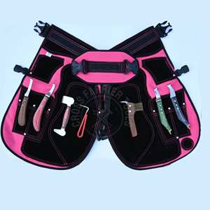 Kit de herramientas de cuero para herrador con gancho de latón de lazo grande negro, cortador de pezuñas arcoíris y verde, y cepillo. - Product Image 1