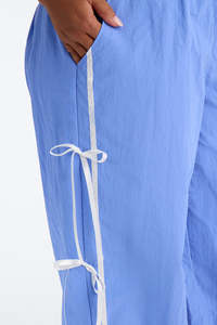 Pantalon de jogging décontracté pour femme à jambe large avec nœud latéral et taille élastique, style streetwear - Product Image 5