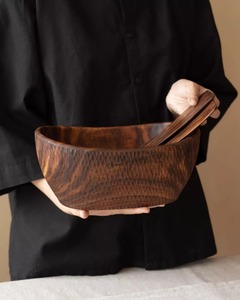 Bol en bois sculpté à la main, bol à salade en bois d'acacia, bol de service en bois massif, bol en bois fait main, ustensiles de cuisine en bois naturel - Product Image 1