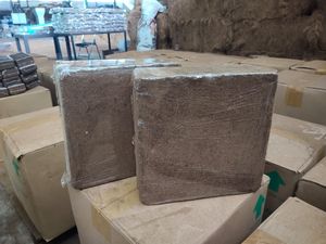 Bloque de Fibra de Coco Natural de Baja Humedad (<20%) de 5 kg, pH 5.5-6.8, Sustrato Agrícola - Product Image 3