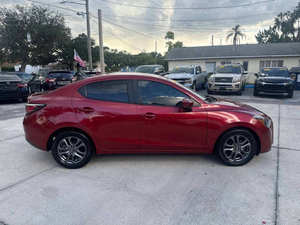 Autos en Tendencia de Venta Rápida 2019 Yar L4dr Sedán 6A LISTO PARA CONDUCIR - Product Image 4