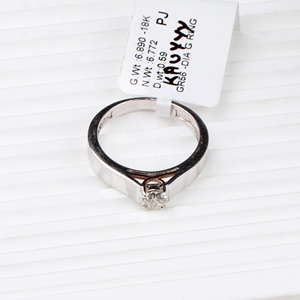 Vente en gros d'anneaux solitaires en or blanc massif 14 carats avec diamant rond naturel de 0,59 carat, bande plate, bijoux fins, Memoria Jewels - Product Image 2