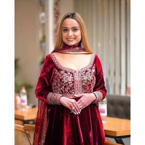 ชุดกาวน์ก้นและชุด dupatta สำหรับงานปาร์ตี้งานพรอมสีแดงดีไซน์เนอร์ LC - Product Image 1