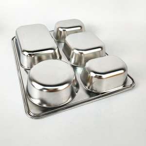 Assiettes Thali Rectangulaires à Compartiments 5-en-1 en Acier Inoxydable Bold Blossom – Plateau Alimentaire pour Cafétéria, Assiette Bento pour Dîner - Product Image 3