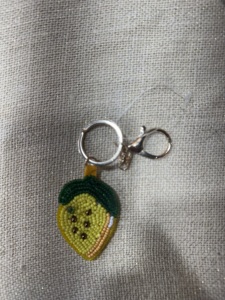 Colgante de alta calidad hecho a mano, estilo bohemio cristiano, con perlas de imitación y cuentas de vidrio de lampwork en forma de paz, ISO 9001, para bolso. - Product Image 2