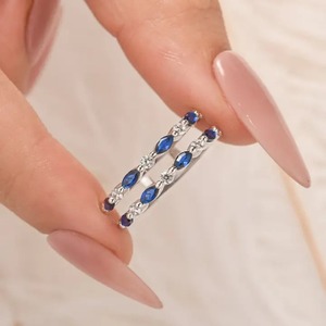 Bague de fiançailles et alliance tendance en argent 925 avec moissanite bleue et blanche, taille ronde et marquise, insert unique, pour la vente en gros - Product Image 4