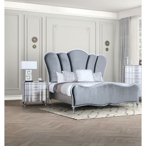 Splendido Set Camera da Letto 3 Pezzi Grigio Chiaro Queen Size con Gambe in Legno HB Colore Argento Include Letto e 2 Comodini Imbottiti in Tessuto - Product Image 2