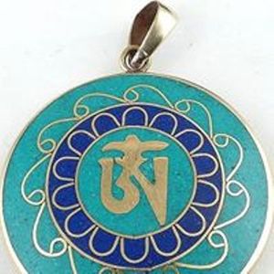 Colgante Tibetano Auspicioso con Incrustaciones de Plata y Turquesa en Forma de Corazón - Product Image 2