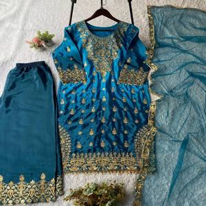 VASTRA COTTAGE Kurti en tissu Chinon avec pantalon Palazzo et dupatta en filet papillon, broderie de sequins, haut rembourré pour tenue de soirée - Product Image 4