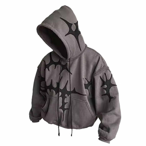 Hoodie personnalisé avec broderie et appliqué effet vieilli, coupe et couture sur mesure, style streetwear pour homme, avec service OEM - Product Image 5
