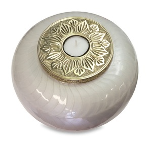 Urnes funéraires en métal blanches avec ailes d'ange argentées gravées, style américain/européen, pour cendres de crémation, pour bougies chauffe-plat rondes. - Product Image 4