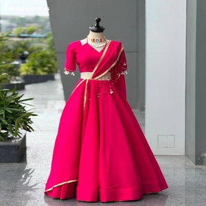 Ropa de diseñador para festivales: Seda romana con Lehenga de color liso y Kali, Choli con trabajo Kodi y espejo, y Dupatta. Proveedor mundial. - Product Image 1