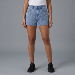Shorts en jean pour hommes avec logo personnalisé et clous en strass, shorts décontractés à taille haute pour marques de boutiques - Product Image 4