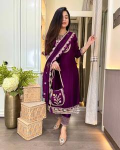 Présentation du nouveau ensemble Salwar Kameez haut de gamme, pantalon et dupatta, dans un style élégant pour les occasions de fête - Product Image 4