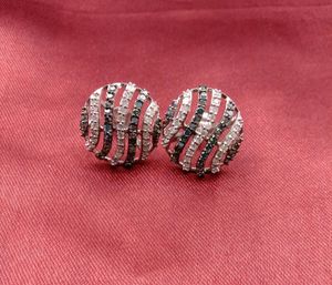 Pendientes de Diamantes Naturales Redondos Azules y Blancos de 1.52 Ct en Plata 925 para Mujer - Regalo de Aniversario, Boda, Compromiso - Product Image 4