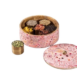 Masala dabba ที่ทำจากไม้เครื่องมือสมุนไพรและเครื่องเทศในครัวมาซาลาพร้อมกระปุกโลหะ7ขวด - Product Image 1