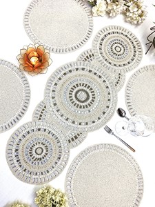 Sous-plats élégants perlés faits à la main avec broderies complexes pour la décoration moderne des salles à manger, des maisons, des restaurants et des hôtels - Product Image 6