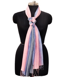 Proveedor indio de chales de la mejor calidad, bufanda de lujo más vendida disponible a un precio razonable, bufandas largas de jacquard tejidas en color liso. - Product Image 2