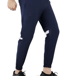 Pantalones deportivos con logotipo bordado personalizado, pantalones jogger modernos al por mayor, artículos esenciales de streetwear, pantalones jogger de fábrica, pantalones jogger listos para usar a la venta. - Product Image 4