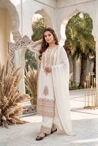 HENIXA CREATION Kurta brodée pour occasions festives, en Faux Georgette Chiffon épais gaufré, avec bordure en dentelle sur quatre côtés, Salwar Farshi - Product Image 2