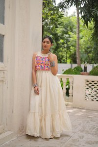 ชุดเดรส Anarkali ผ้าคอตตอน Kora สำหรับผู้หญิง สไตล์ลำลอง ใส่ได้ทุกฤดู ตกแต่งด้วยงานปักดิ้นหลากสี  ชุดพื้นเมือง - Product Image 2