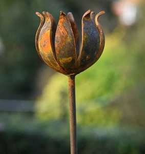 Rustic Metal Heart Garden Stakes Outdoor Decor Simple Style Galvanized Steel Plant Supports - Product Image 3