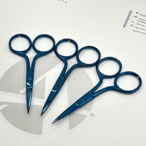 Ciseaux à broder de couleur bleue avec poignée en acier inoxydable de qualité industrielle Outil de coupe à bords lisses dentelés pour papier et tissu - Product Image 1