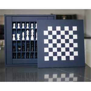 Ensemble d'échecs professionnel en cuir PU personnalisé, pièces d'échecs lestées, jeu d'échecs de luxe portable avec plateau de rangement - Product Image 1