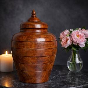 Urna Funeraria Imperial de Madera para Cenizas, Elaborada con Madera de Gran Carácter y Belleza Decorativa Atemporal - Product Image 4