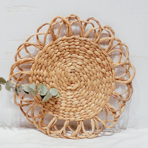 Assiette de présentation en rotin en gros, fabriquée à la main au Vietnam, écologique, jetable, décorations de mariage minimalistes, prix abordable - Product Image 3